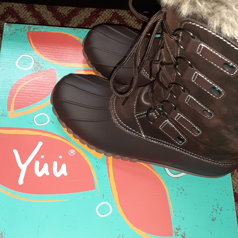 Boots - Picture 3 of 4